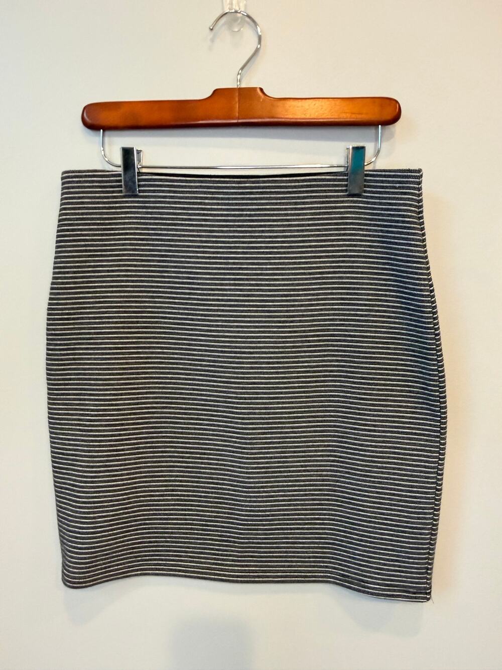 LOFT Outlet Black White Striped Knit Pencil Skirt Stretch Pull-On Size S